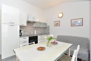 Kuchyň nebo kuchyňský kout v ubytování Apartments Mira 1293