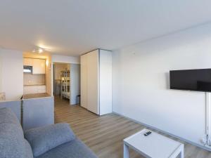 a living room with a couch and a kitchen at Studio cabine 5 pers. avec balcon à 80m des pistes - La Mongie 1800 - FR-1-404-334 in La Mongie