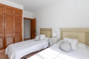 Posteľ alebo postele v izbe v ubytovaní Casa con piscina caminito del rey