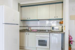 Kuchyň nebo kuchyňský kout v ubytování Apartamento Turquesa Beach 310B - Grupo Turis