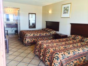 Postel nebo postele na pokoji v ubytování Austin Motor Inn