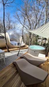Bassein majutusasutuses Atmosfera Bubble Glamping või selle lähedal