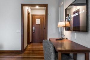 Sjónvarps- og/eða afþreyingartæki á Snö Hotel Formigal