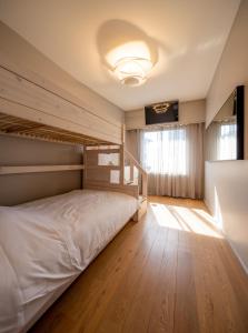 een slaapkamer met een stapelbed en een raam bij Core Luxembourg City- Luxury Brands Street in Luxemburg