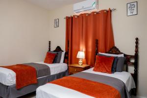 Letto o letti in una camera di Hamilton @ Oceanpointe a serene 2bed 2 bath Villa