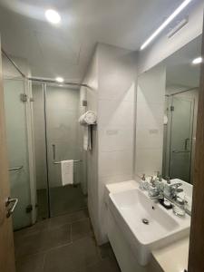 Gallery image of The First Stay Hotel in HÆ°ng YÃªn +71 photos