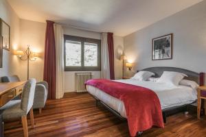 Rúm í herbergi á Snö Hotel Formigal