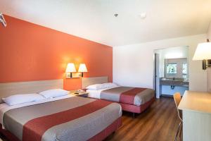 Postel nebo postele na pokoji v ubytování Motel 6-Sparks, NV - Airport - Sparks