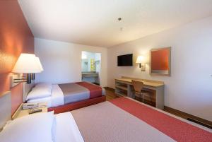 Postel nebo postele na pokoji v ubytování Motel 6-Sparks, NV - Airport - Sparks