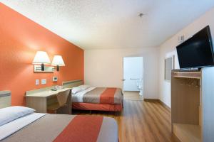 Postel nebo postele na pokoji v ubytování Motel 6-Sparks, NV - Airport - Sparks