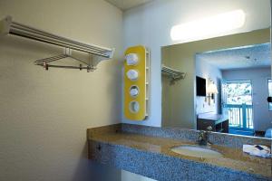 TV a/nebo společenská místnost v ubytování Motel 6-Sparks, NV - Airport - Sparks