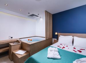 Posteľ alebo postele v izbe v ubytovaní Alcyone Studios and Apartments