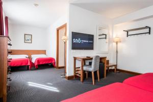 Rúm í herbergi á Snö Hotel Formigal