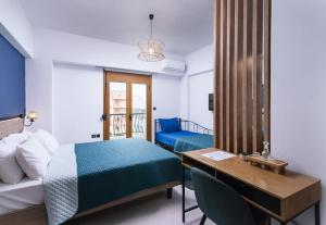 Posteľ alebo postele v izbe v ubytovaní Alcyone Studios and Apartments