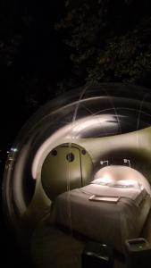 Voodi või voodid majutusasutuse Atmosfera Bubble Glamping toas
