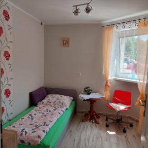 Łóżko lub łóżka w pokoju w obiekcie Pokoje Pod Dębowcem