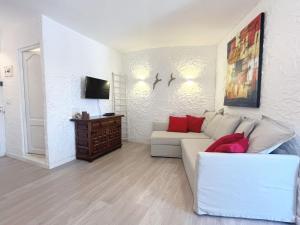 TV a/nebo společenská místnost v ubytování Apartamentos Formentera Cordula 5