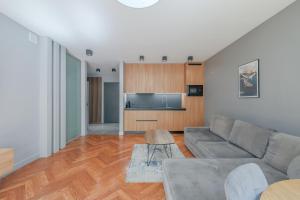 Kuchnia lub aneks kuchenny w obiekcie ApartMate- Perfect Apartment Oldtown Gdansk