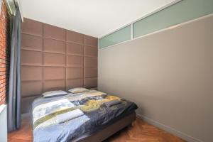 Łóżko lub łóżka w pokoju w obiekcie ApartMate- Perfect Apartment Oldtown Gdansk