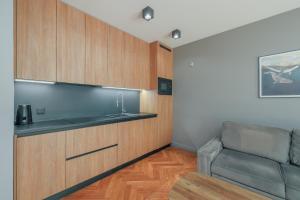 Kuchnia lub aneks kuchenny w obiekcie ApartMate- Perfect Apartment Oldtown Gdansk