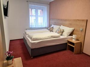 Postel nebo postele na pokoji v ubytování Penzion U Cyrila