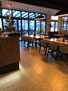 Reštaurácia alebo iné gastronomické zariadenie v ubytovaní Happy Land Aqua Polanki B405