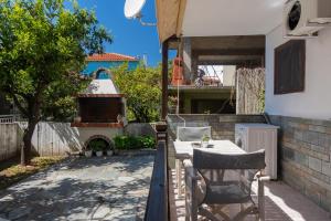 Gallery image of Stefanias apartment in Neos Marmaras