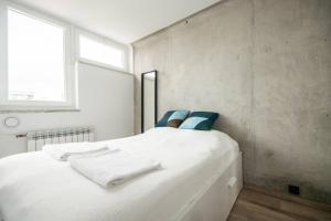 Posteľ alebo postele v izbe v ubytovaní Unique Studio with stunning view & Netflix
