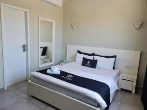 a bedroom with a large bed with a mirror at אשדוד מול הים in Ashdod