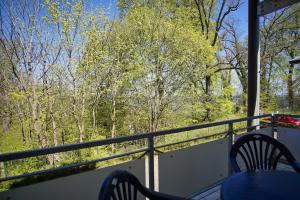 Ein Balkon oder eine Terrasse in der Unterkunft strandnah, Balkon, AHOI Erlebnisbad gratis in Sellin - Strandresidenz Brandenburg FeWo 14