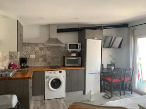 A kitchen or kitchenette at Atico Casa Mari