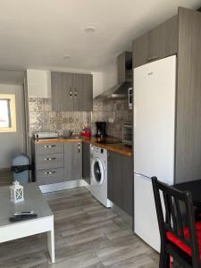 A kitchen or kitchenette at Atico Casa Mari