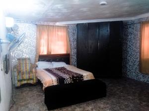a bedroom with a bed in a room at Unrivaled comfort at Vals Residence with king-sized bed in Lagos