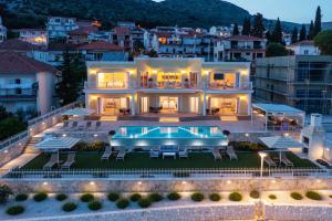 Bazén v ubytovaní Villa Bella Vista am Meer alebo v jeho blízkosti