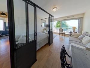 Χώρος καθιστικού στο Studio à Larmor-Plage : Bourg et Plages à Pied, 2/3 Couchages, Terrasse Exposée Sud, WiFi Inclus - FR-1-349-111