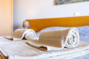 a pair of towels sitting on top of a bed at Clube Praia Mar Flat T1 in Portimão