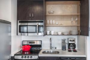 A kitchen or kitchenette at 1BR Nob Hill w Gym short nr Union Sq SFO-85