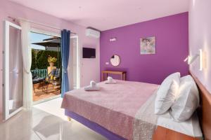 Voodi või voodid majutusasutuse Poseidon Suites by CorfuEscapes toas