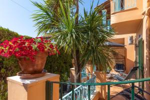 Rõdu või terrass majutusasutuses Poseidon Suites by CorfuEscapes