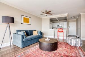 a living room with a blue couch and a table at CozySuites 800 Tower 1BR w sky pool, gym! 02 in Louisville