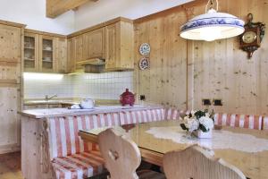 Kuchyň nebo kuchyňský kout v ubytování Chalet Alt - BelaVal Apartments