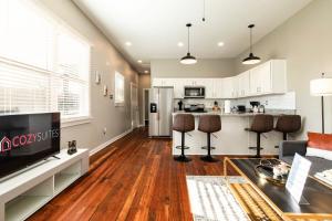 Gallery image of Historic CozySuites 4BR 2BA with modern touches! in Louisville