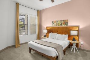a bedroom with a large bed and a window at Modern 2BR CozySuites on Town Lake waterfront 03 in Tempe