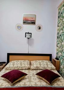 Una cama o camas en una habitación de Studios Republicii Brasov
