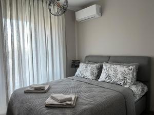 Ένα ή περισσότερα κρεβάτια σε δωμάτιο στο Luxe Sea +39 φωτογραφίες