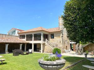 Taman di luar Holibai, Miña Xoia, Villa con historia y jardín exquisito en Galicia