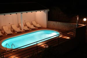 Der Swimmingpool an oder in der Nähe von Villa Tonka