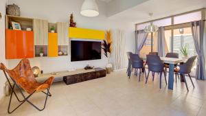 A seating area at Villa Del Corazon Salinas Golf