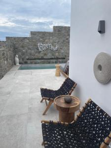 Bazén v ubytovaní Brilliance of Mykonos alebo v jeho blízkosti
