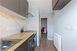 a kitchen with a sink and a counter top at Pet Friendly Maidstone City Home - 3 Bedrooms with Fast Wi-Fi in Maidstone